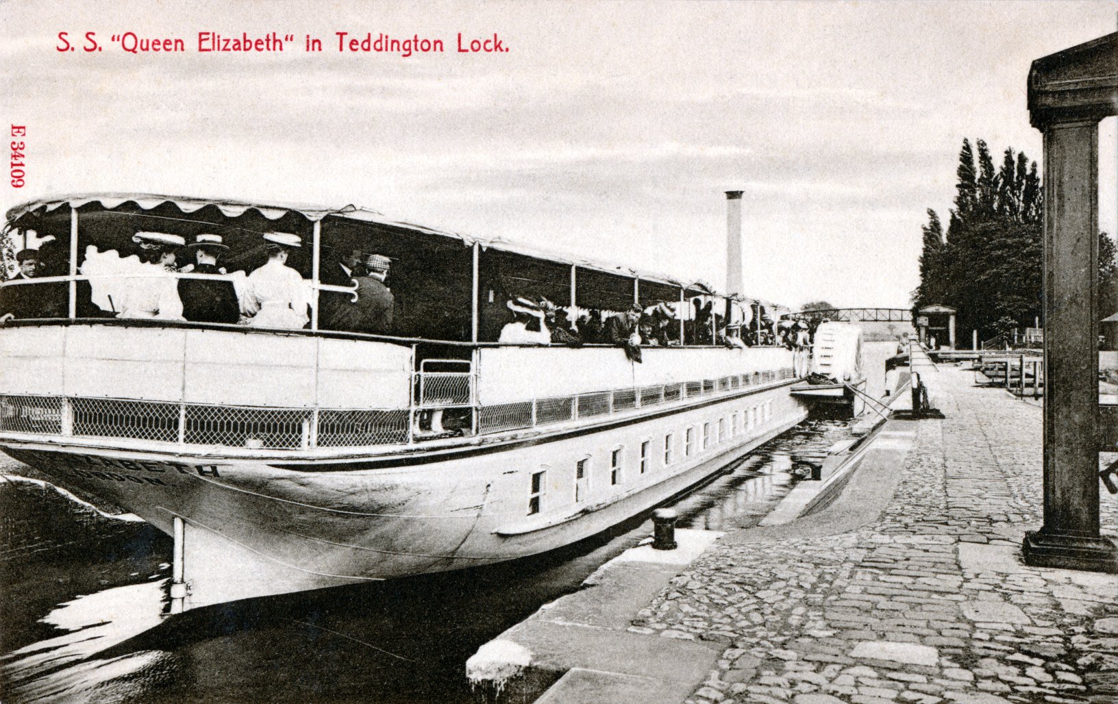 Teddington Lock,paddle steamer